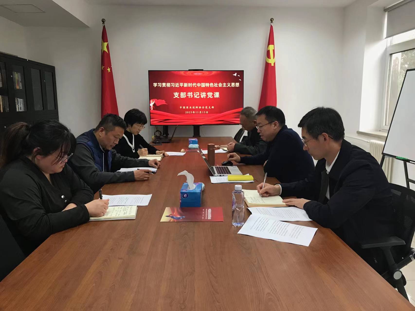 深刻领悟习近平文化思想的重大意义和实践要求——beat365正版唯一官网必一党支部开展支部书记讲党课活动